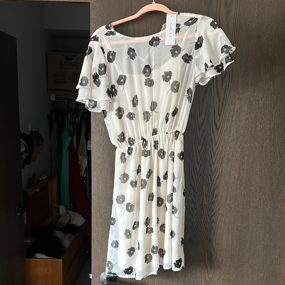 Chic Women's Floral Dress - Black and White